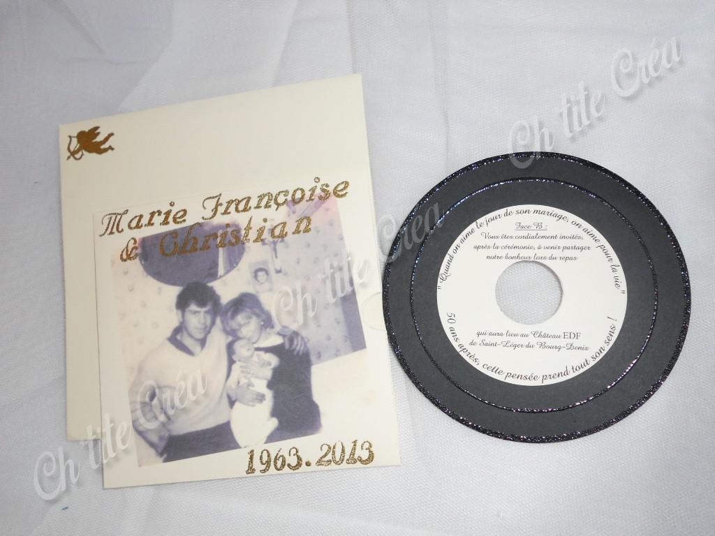 Faire part anniversaire mariage 50 ans disque vinyl et sa pochette, texte d'invitation sur les 2 faces du disque et photos sur la pochette du disque, ivoire et doré